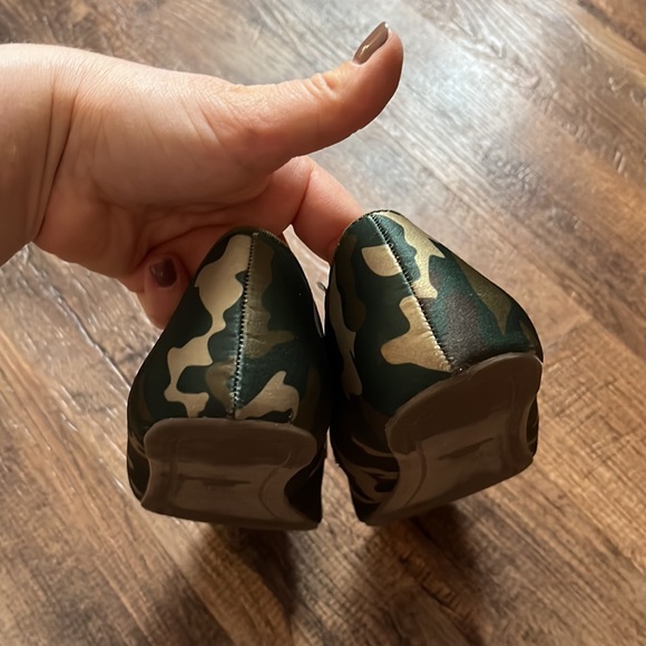 EUC GAP Camo Loafer/Smoking Slipper - Picture 4 of 4